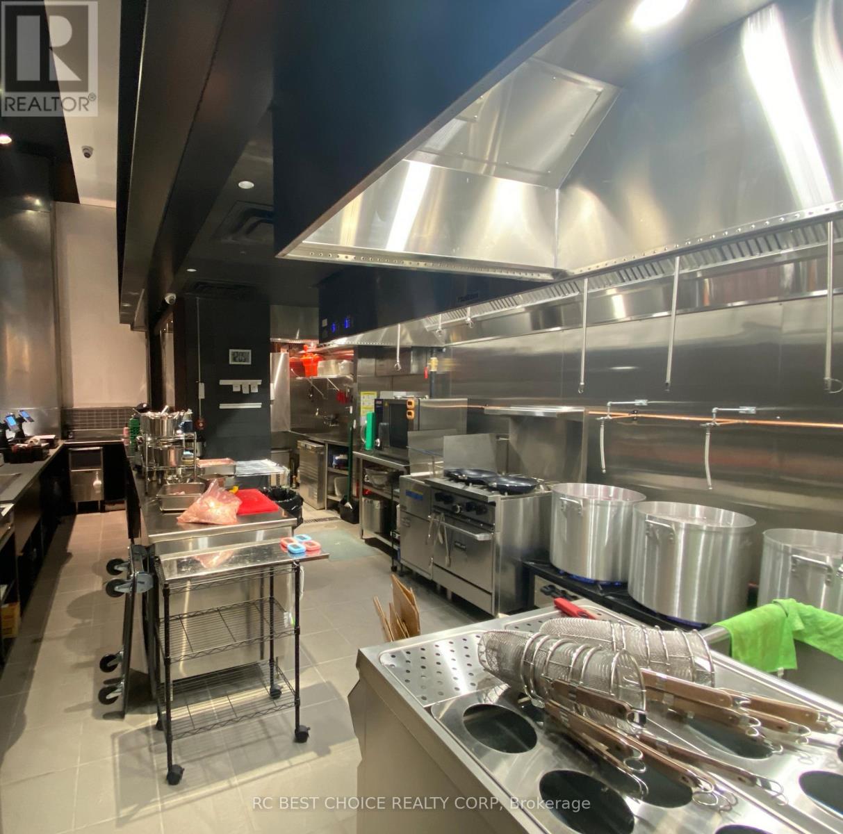 CRU F17 - 220 YONGE STREET