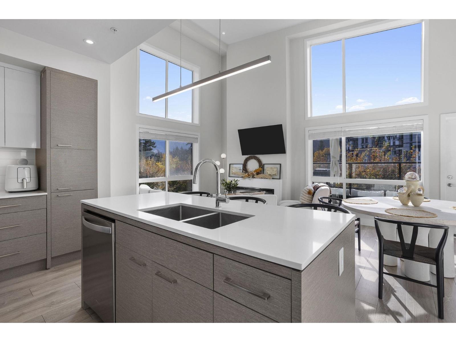 401 45500 MARKET WAY, Garrison Crossing