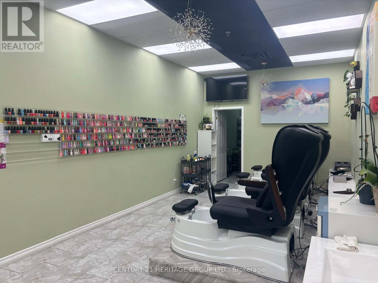 891 UPPER JAMES STREET