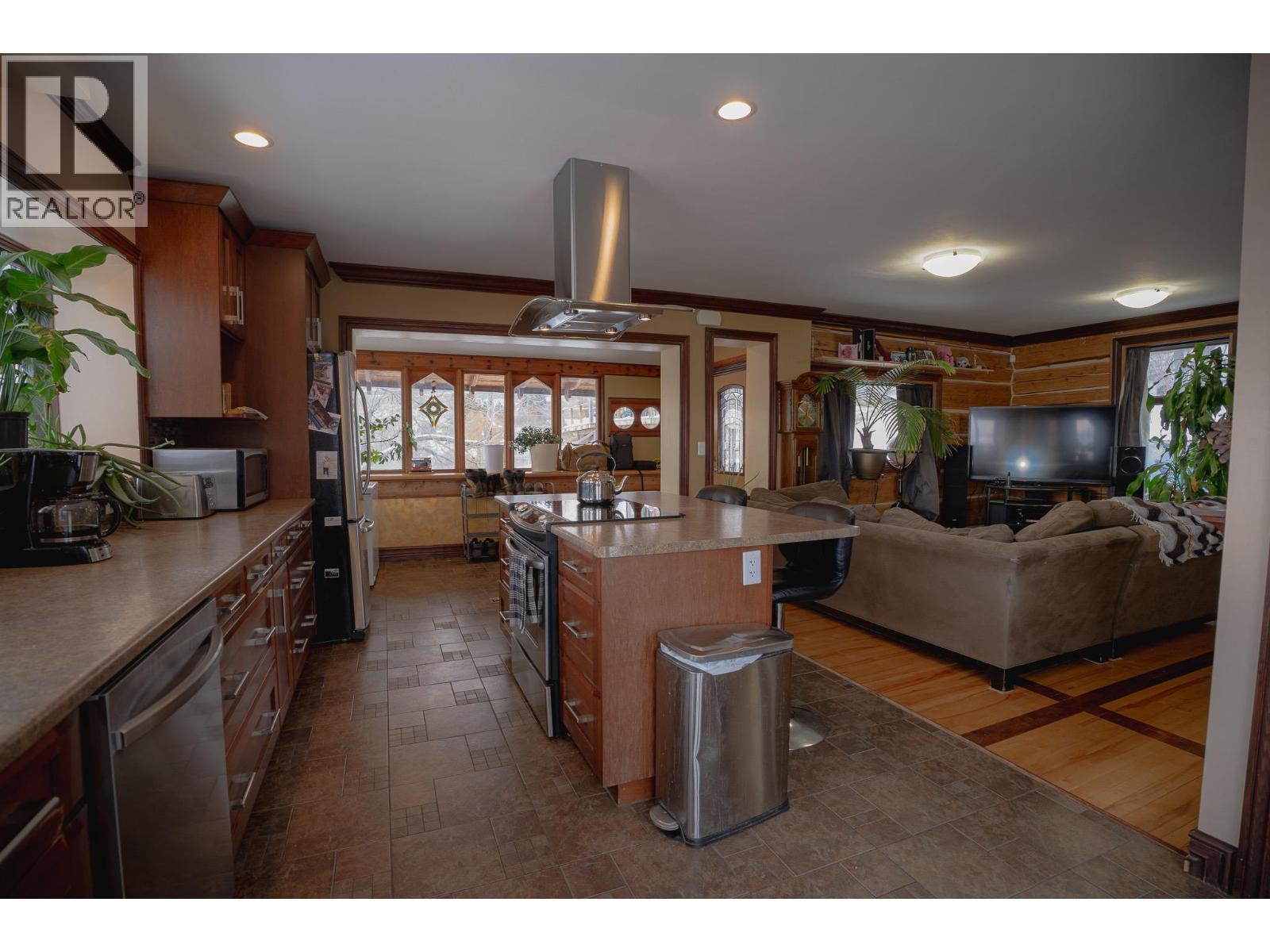 299 SEYMOUR Street W