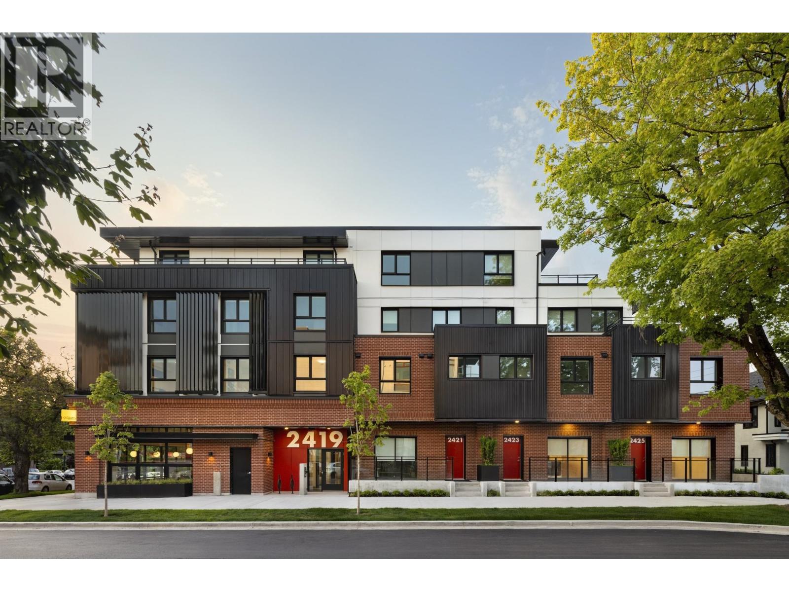 303 2419 GRANT STREET