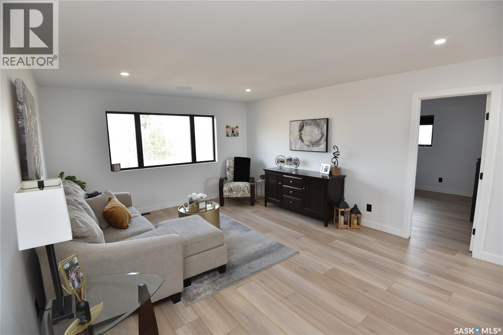 302 Coventry CRESCENT