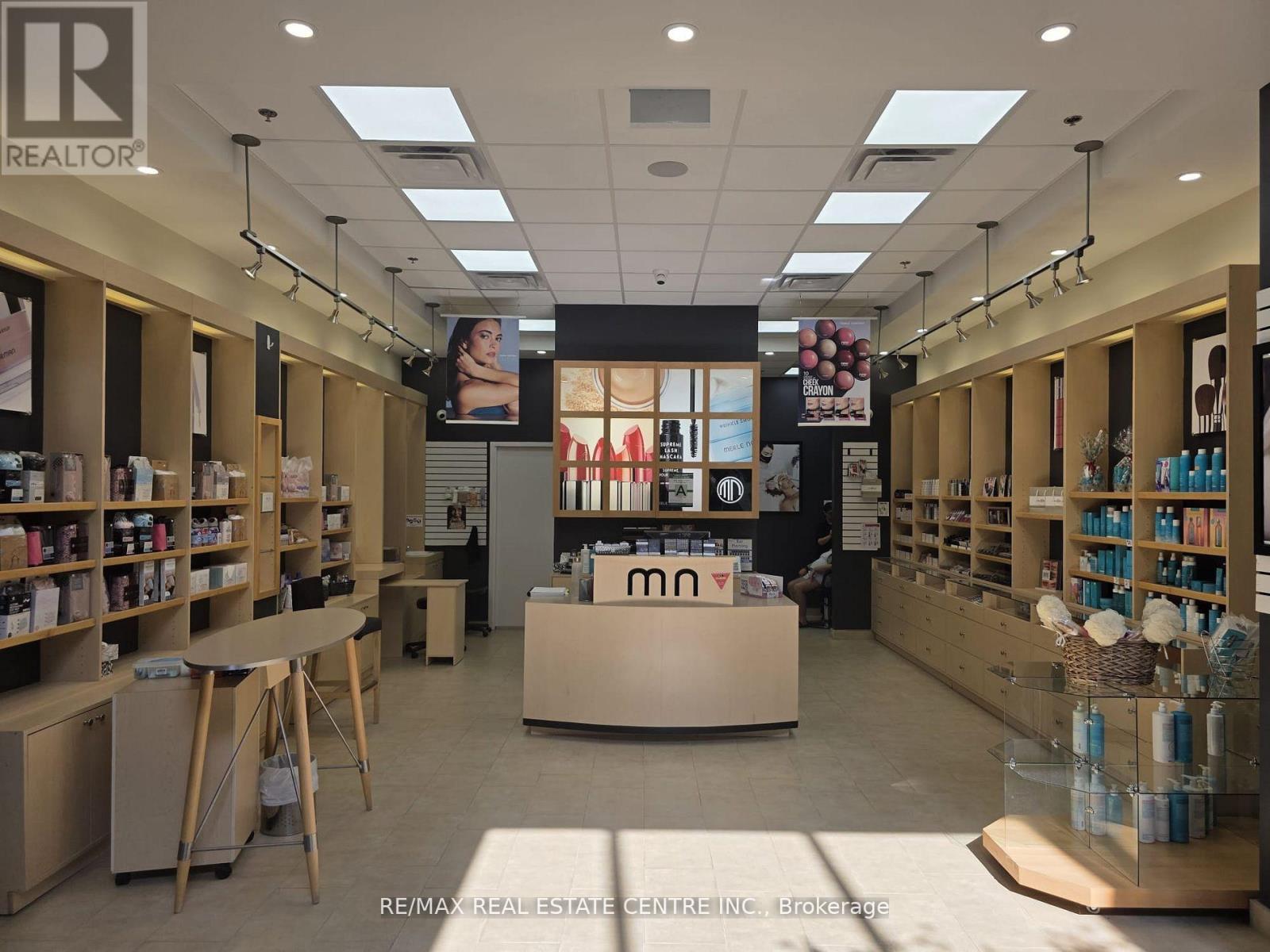 F12B - 84 LYNDEN ROAD