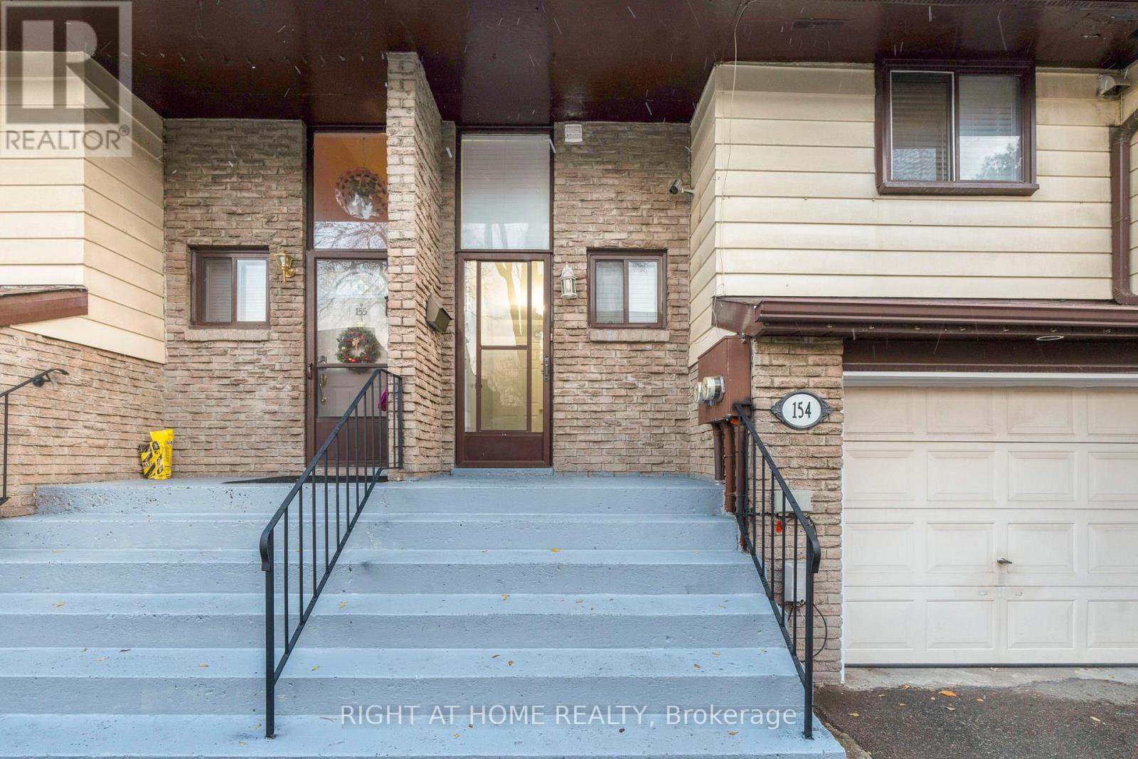 154 - 180 MISSISSAUGA VALLEY BOULEVARD