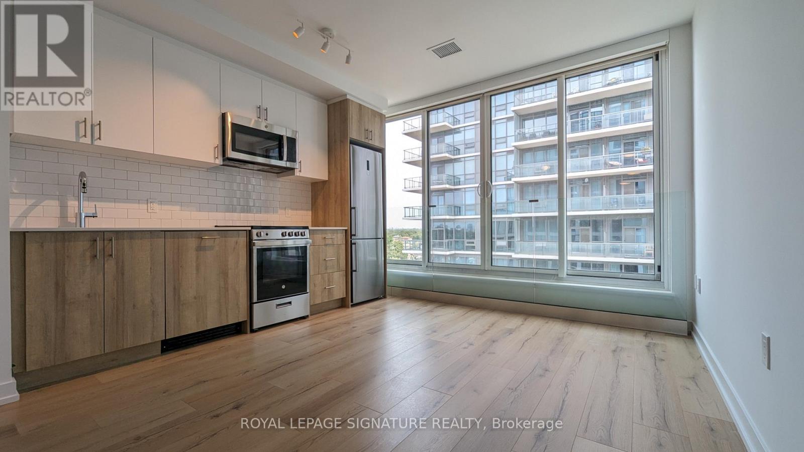 610 - 1195 THE QUEENSWAY