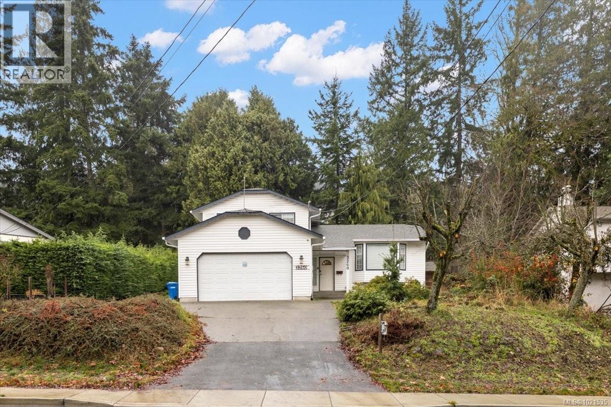 3260 Departure Bay Rd