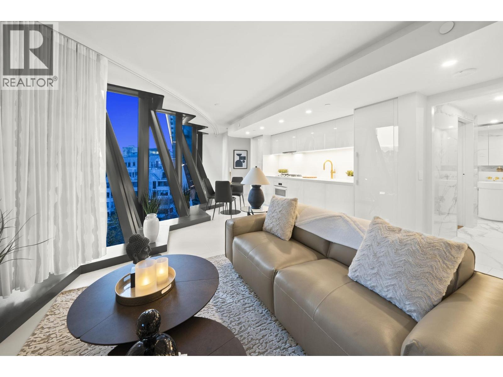 703 1033 NELSON STREET