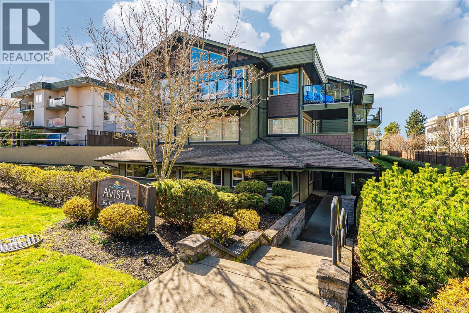 208 257 Moilliet St S