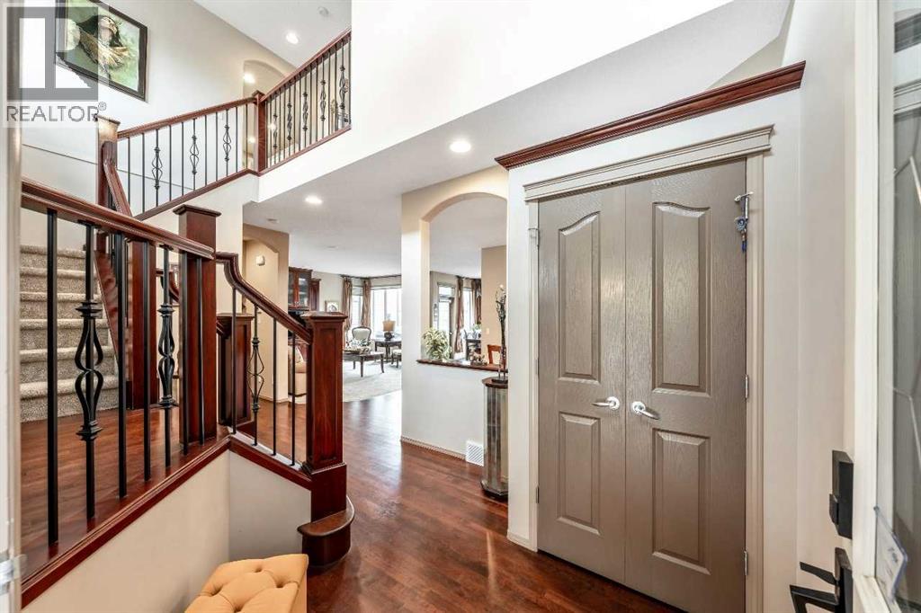 40 Cougar Ridge Heights SW