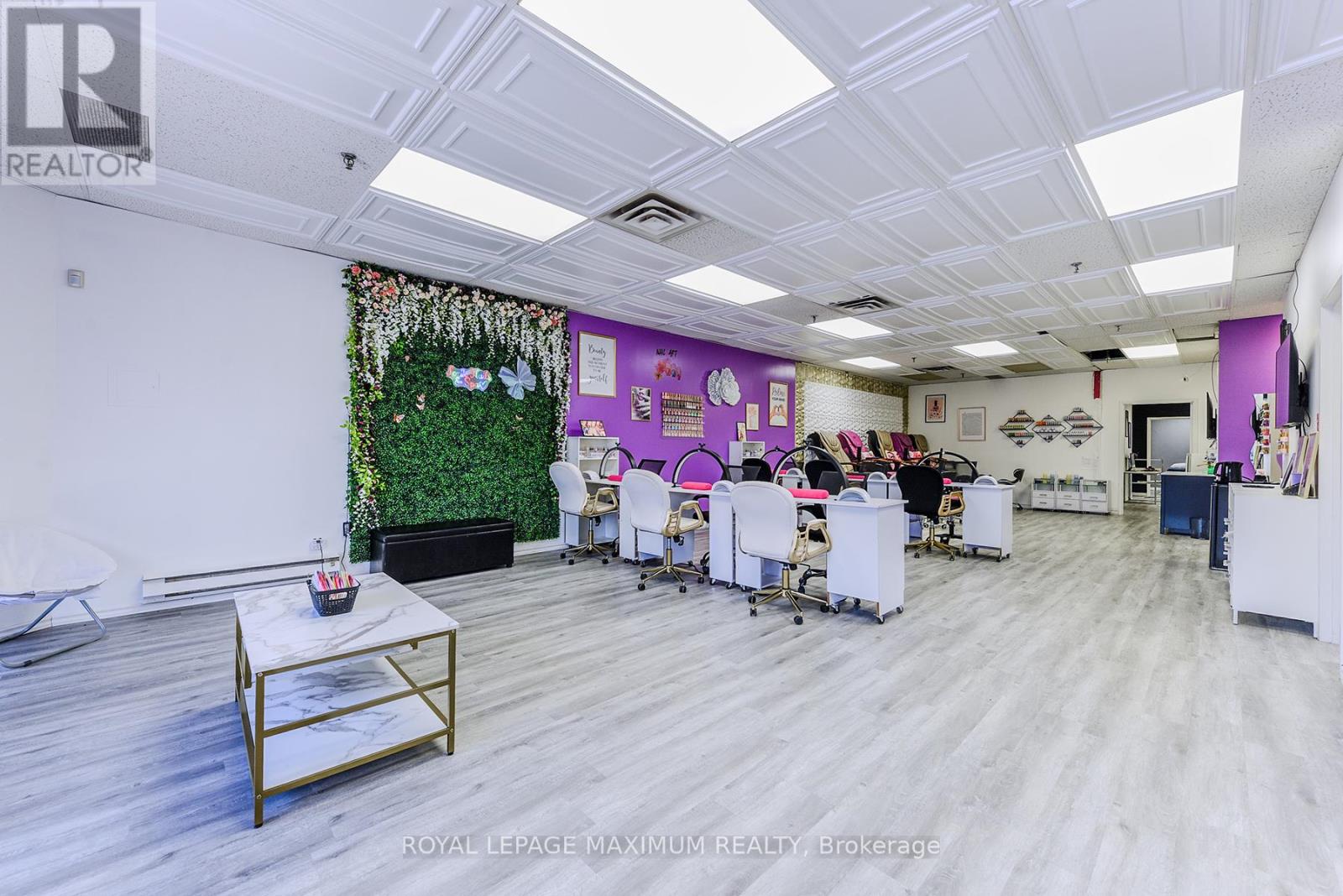 C10 - 4220 STEELES AVENUE W