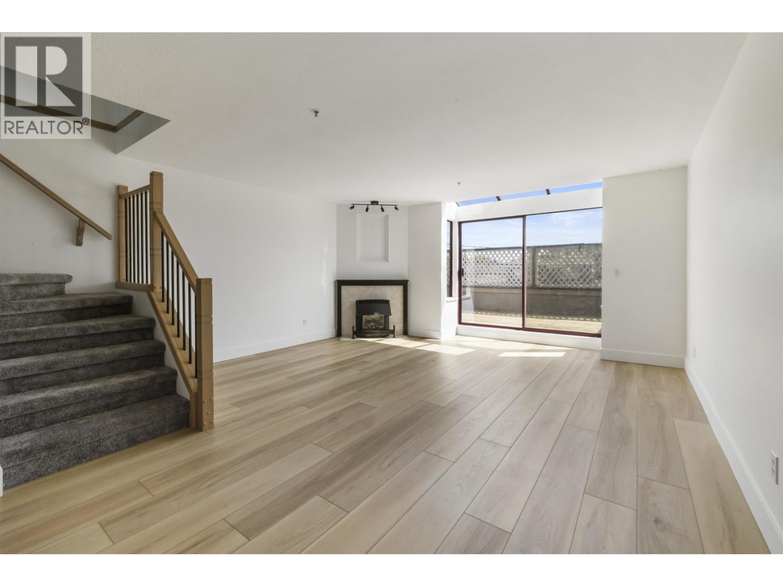 209 22356 MCINTOSH AVENUE