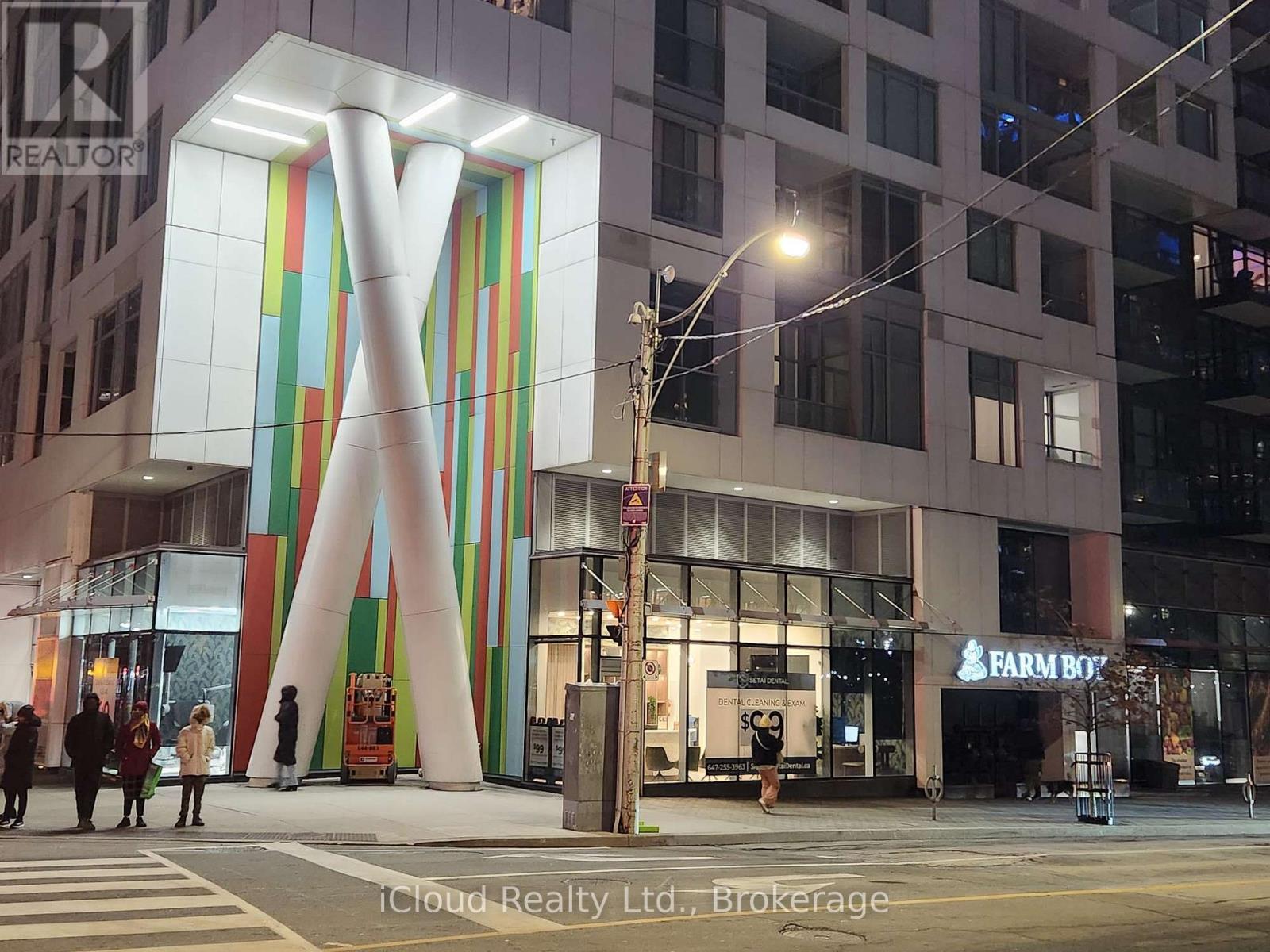 1015 - 576 FRONT STREET W