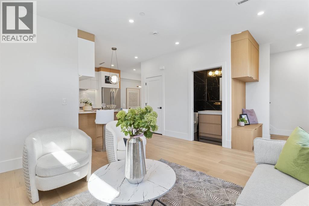 1 1243 NOOTKA STREET