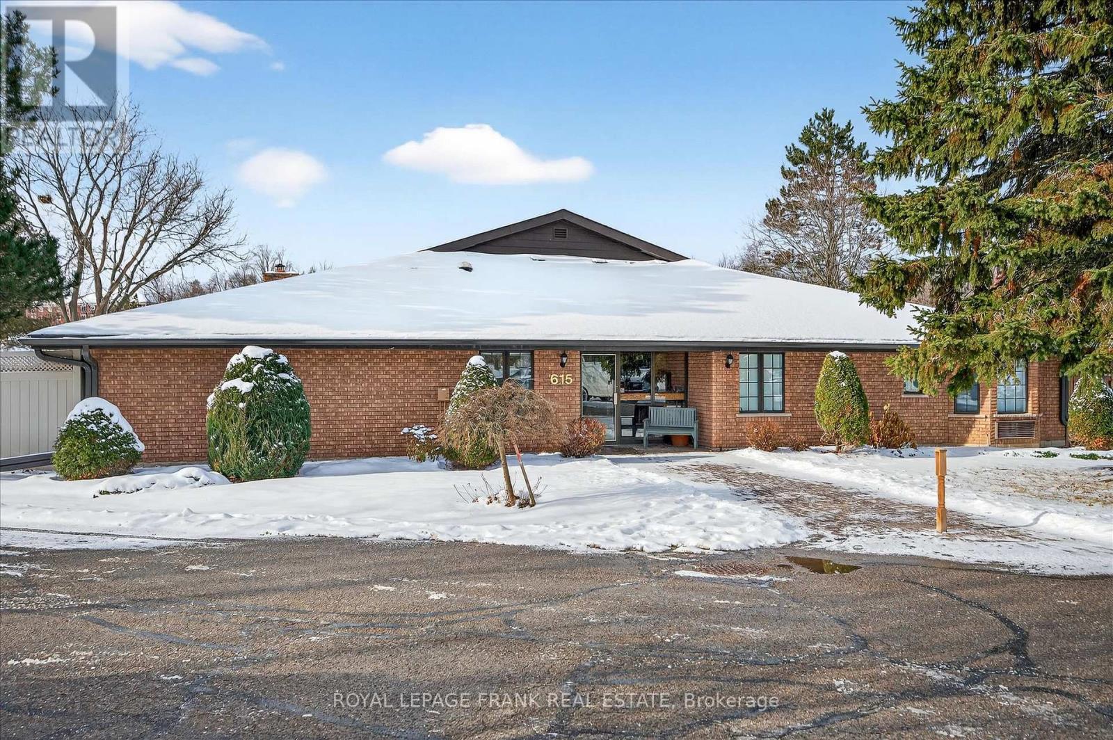 8 - 615 WHITAKER STREET