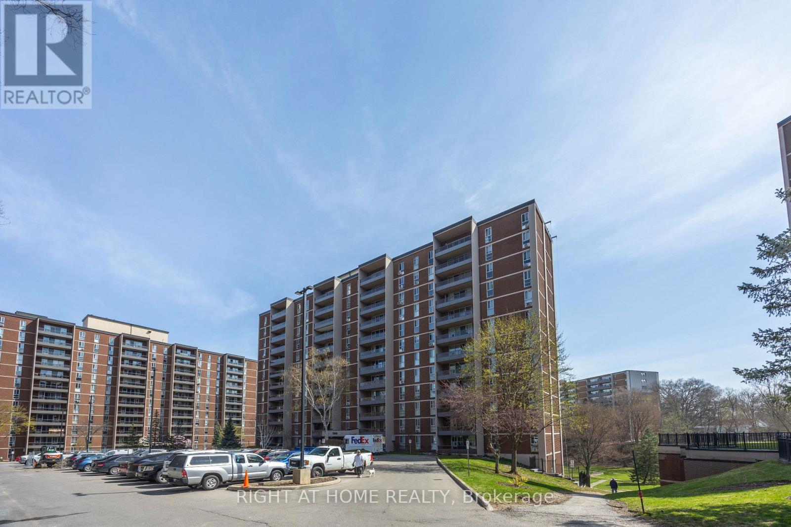 808 - 1966 MAIN STREET W