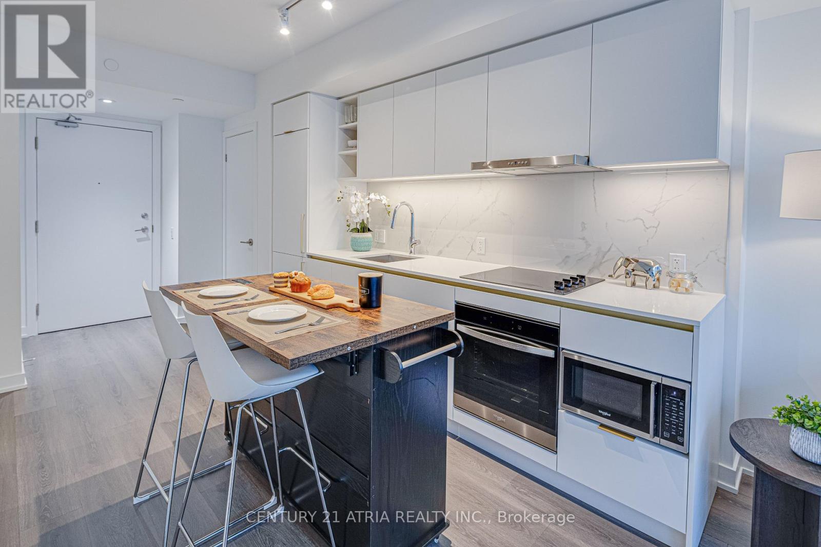 1702 - 8 WELLESLEY STREET W