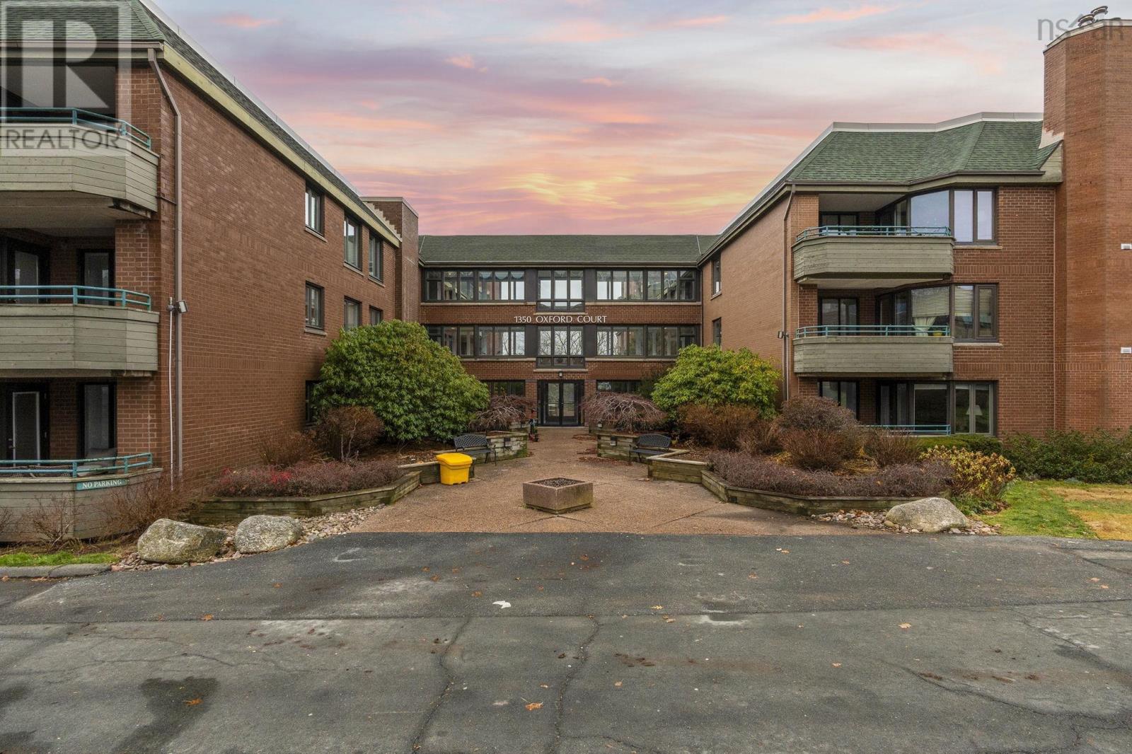 110 1350 Oxford Street