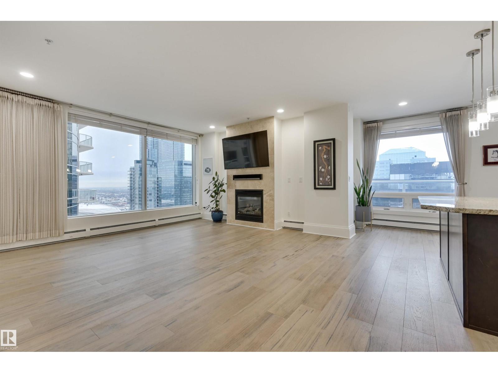 #2801 10136 104 ST NW