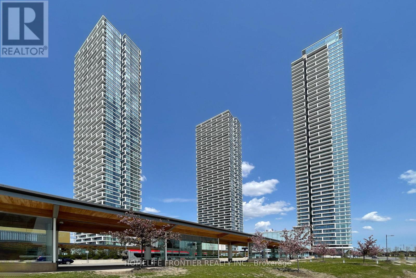 303 - 950 PORTAGE PARKWAY