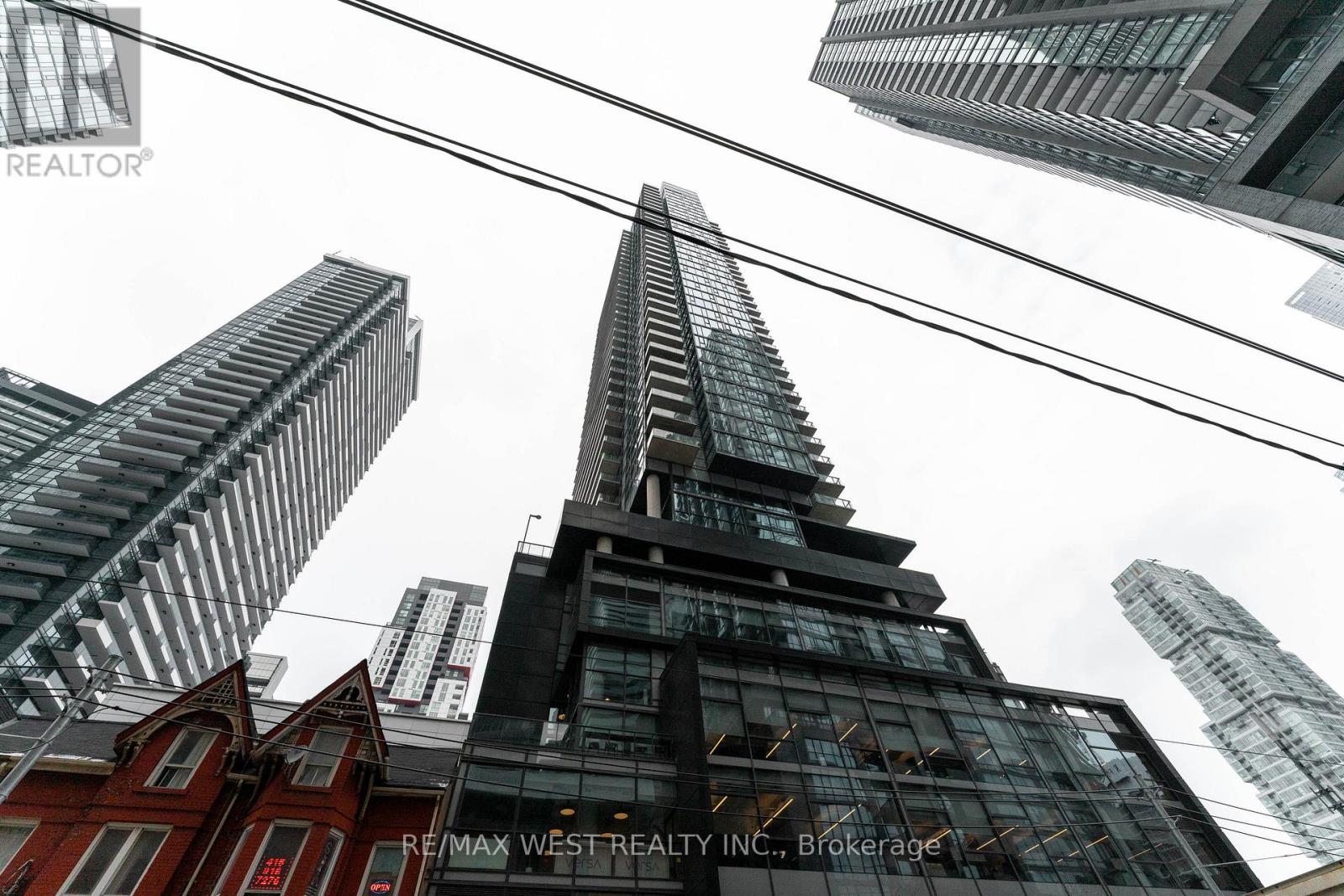 1201 - 290 ADELAIDE STREET