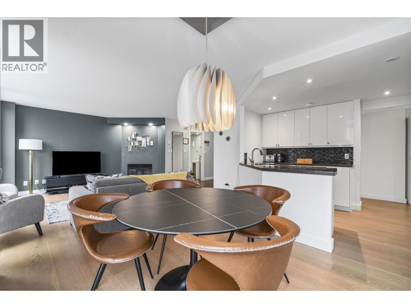 501 789 JERVIS STREET