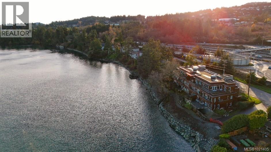 102 9115 Lochside Dr