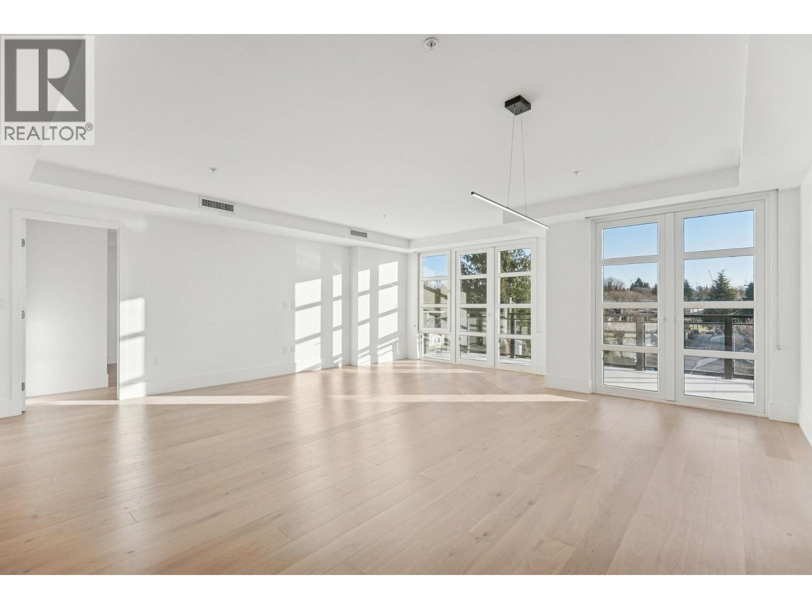 402 6168 EAST BOULEVARD