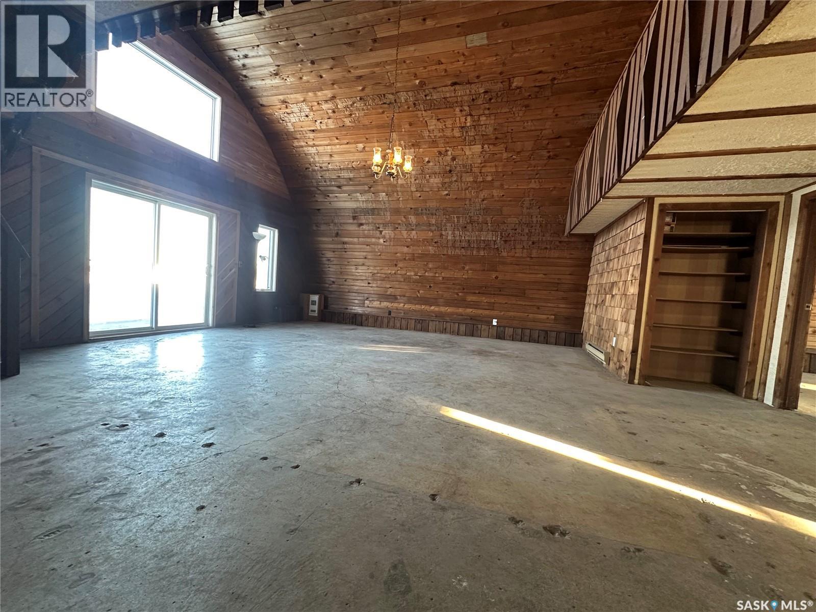 15 MIN NW FROM YORKTON ACREAGE