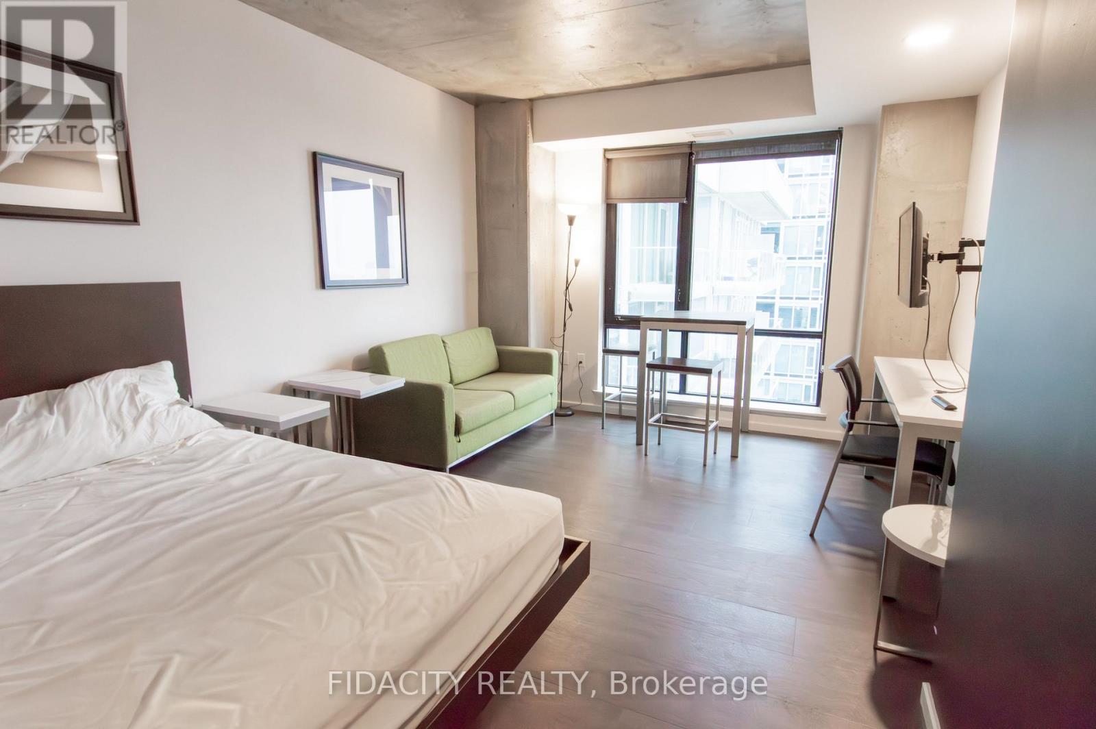 2315 - 105 CHAMPAGNE AVENUE S