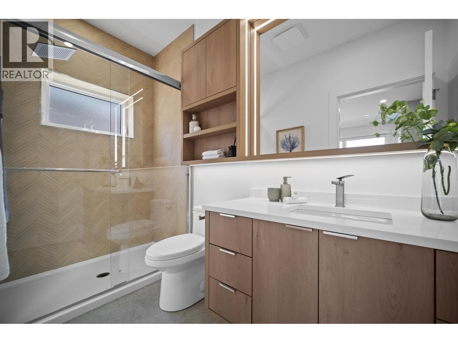 2 3563 E 25TH AVENUE