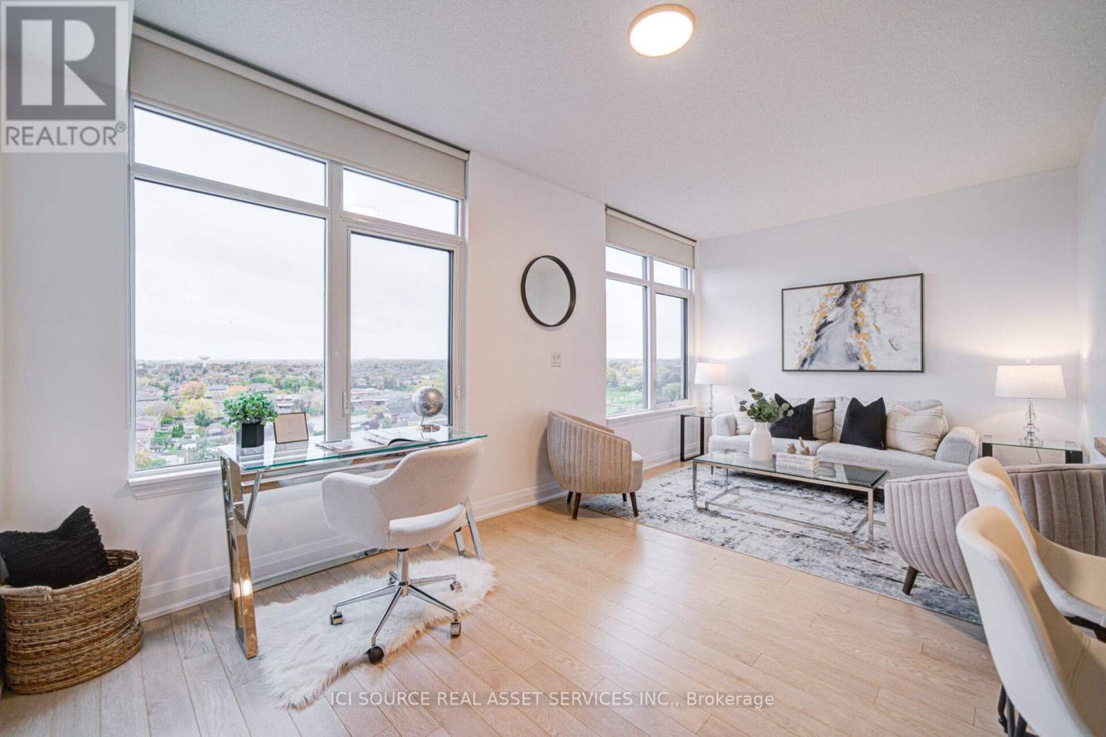 919 - 12 WOODSTREAM BOULEVARD