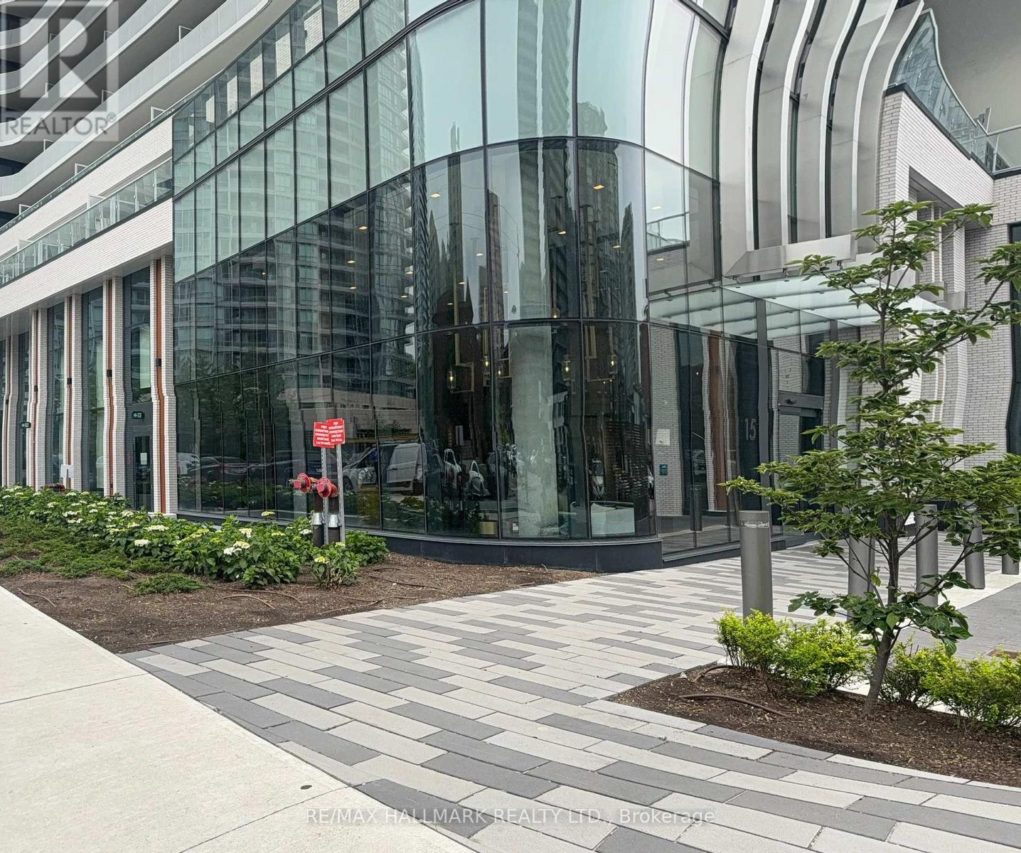 407 - 15 HOLMES AVENUE