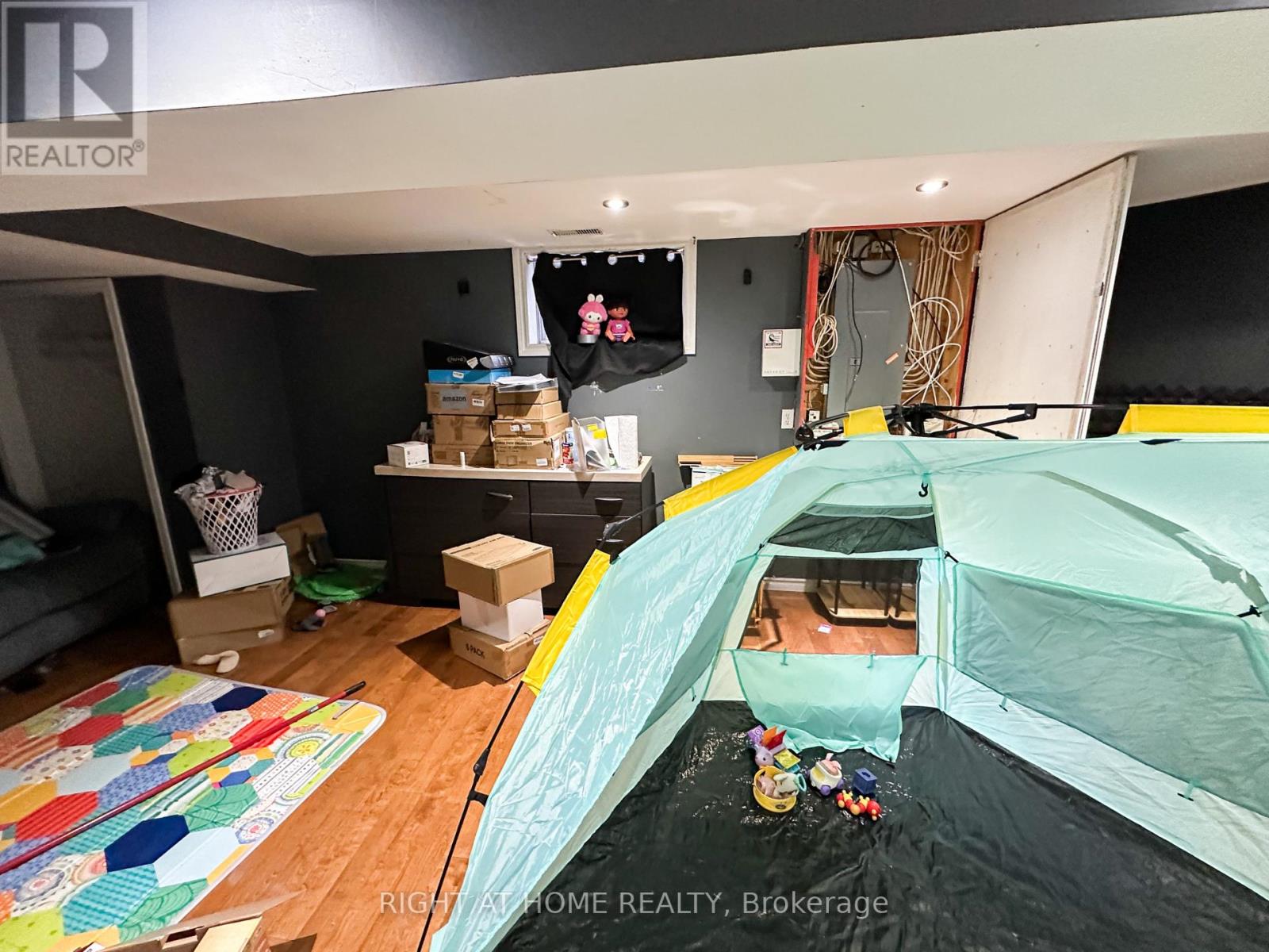 425 KINGSDALE AVENUE