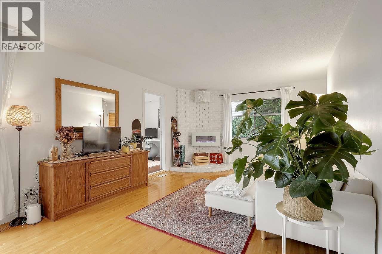 1479 ELINOR CRESCENT