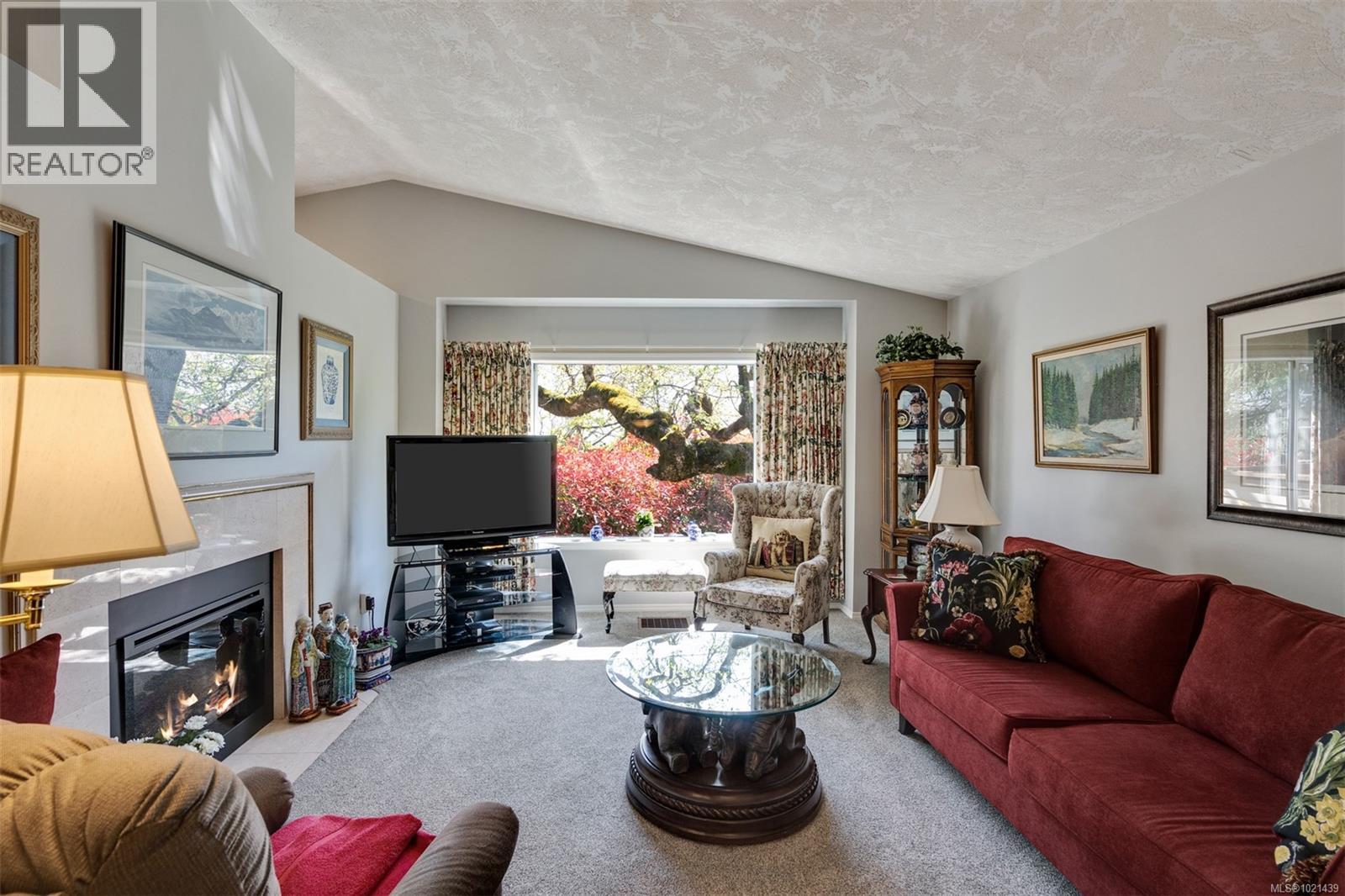 22 901 Kentwood Lane