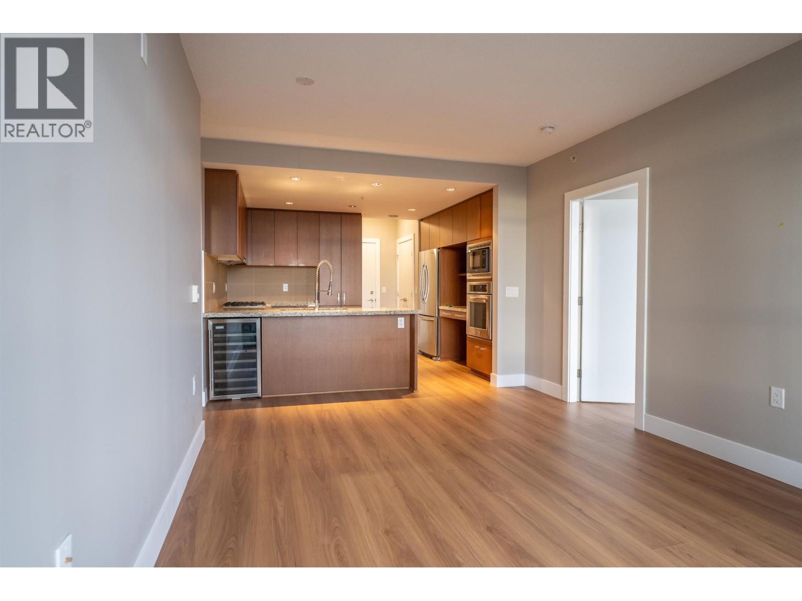 1209 1155 THE HIGH STREET