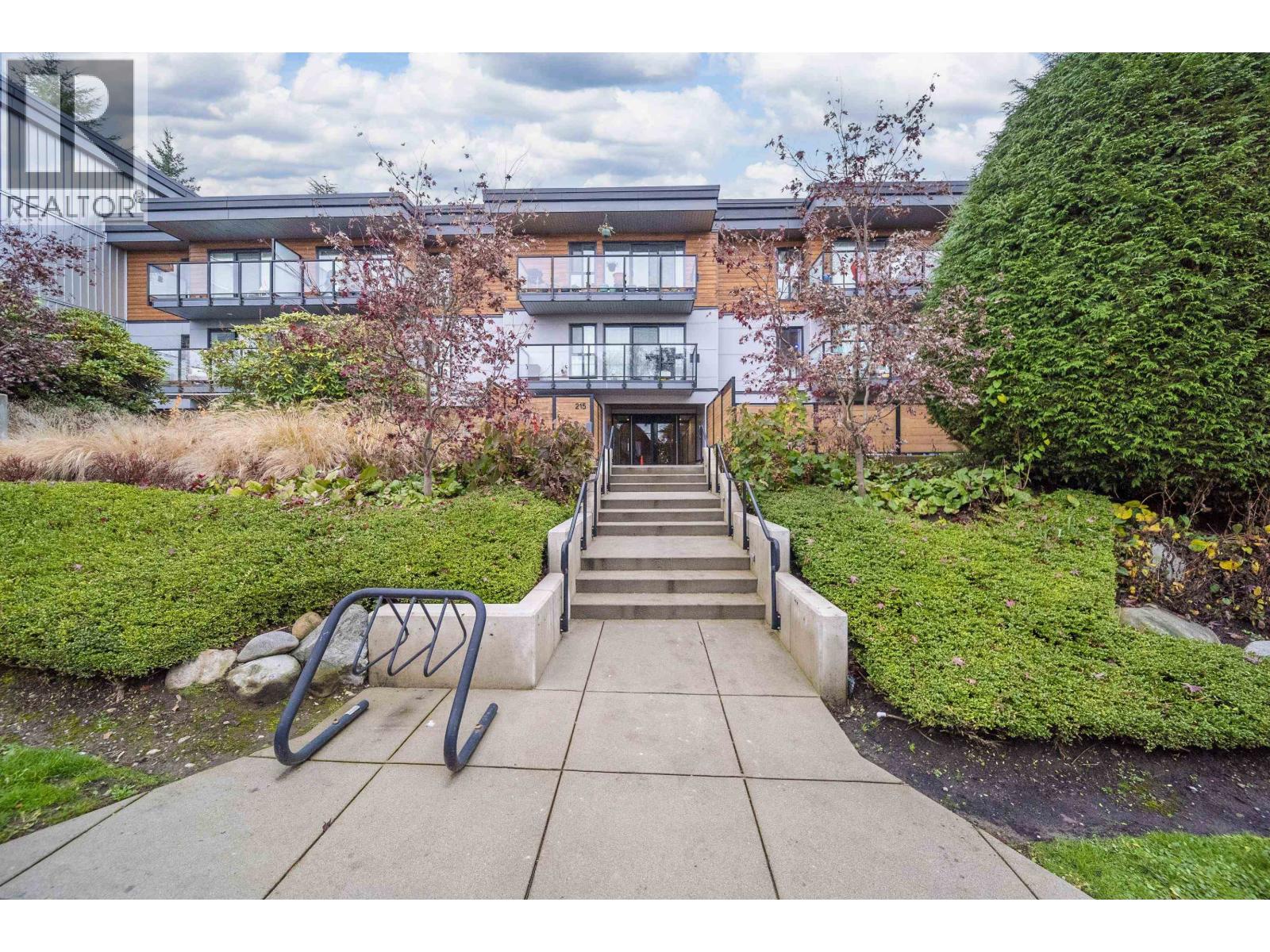 205 215 MOWAT STREET