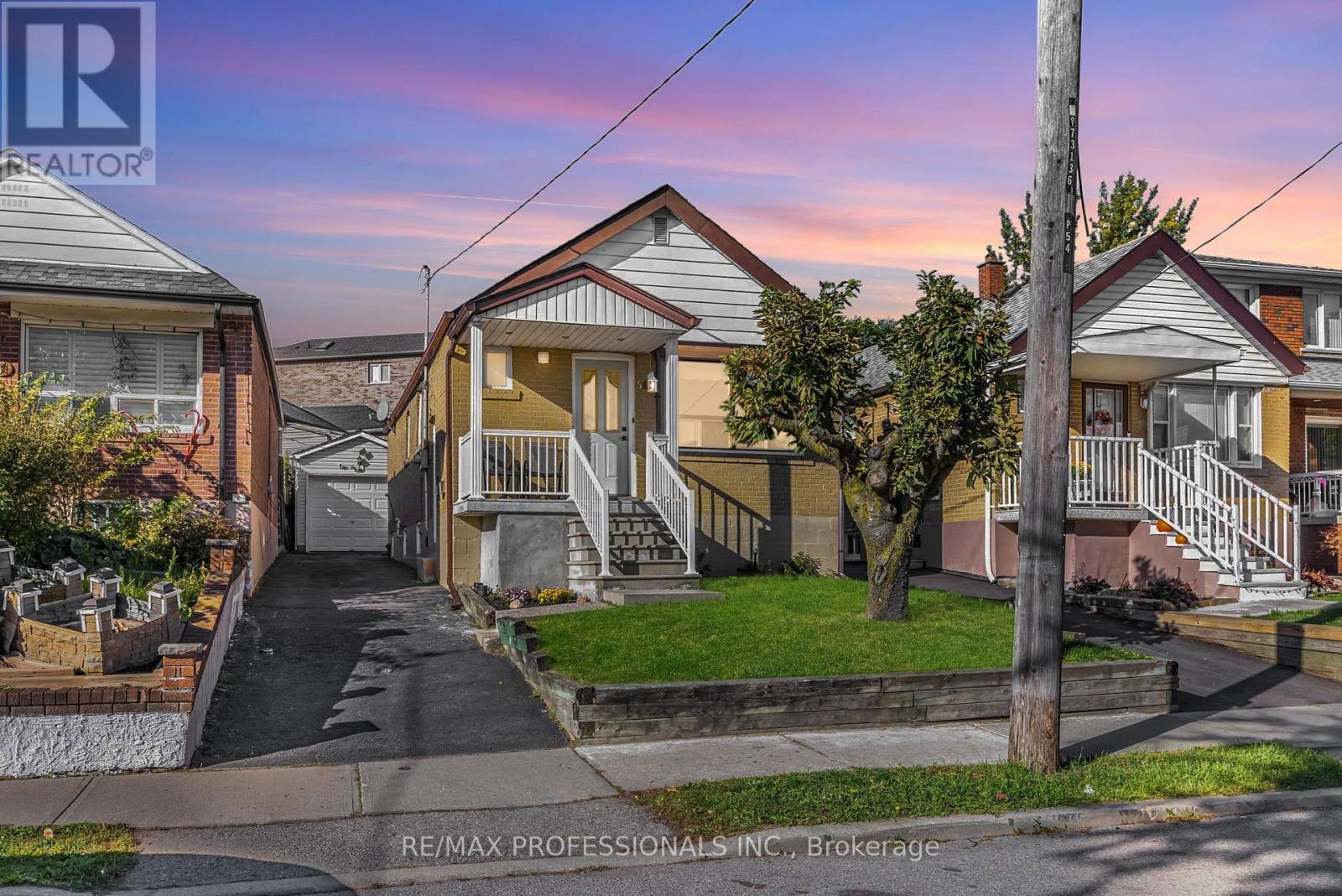 54 HOLMESDALE CRESCENT