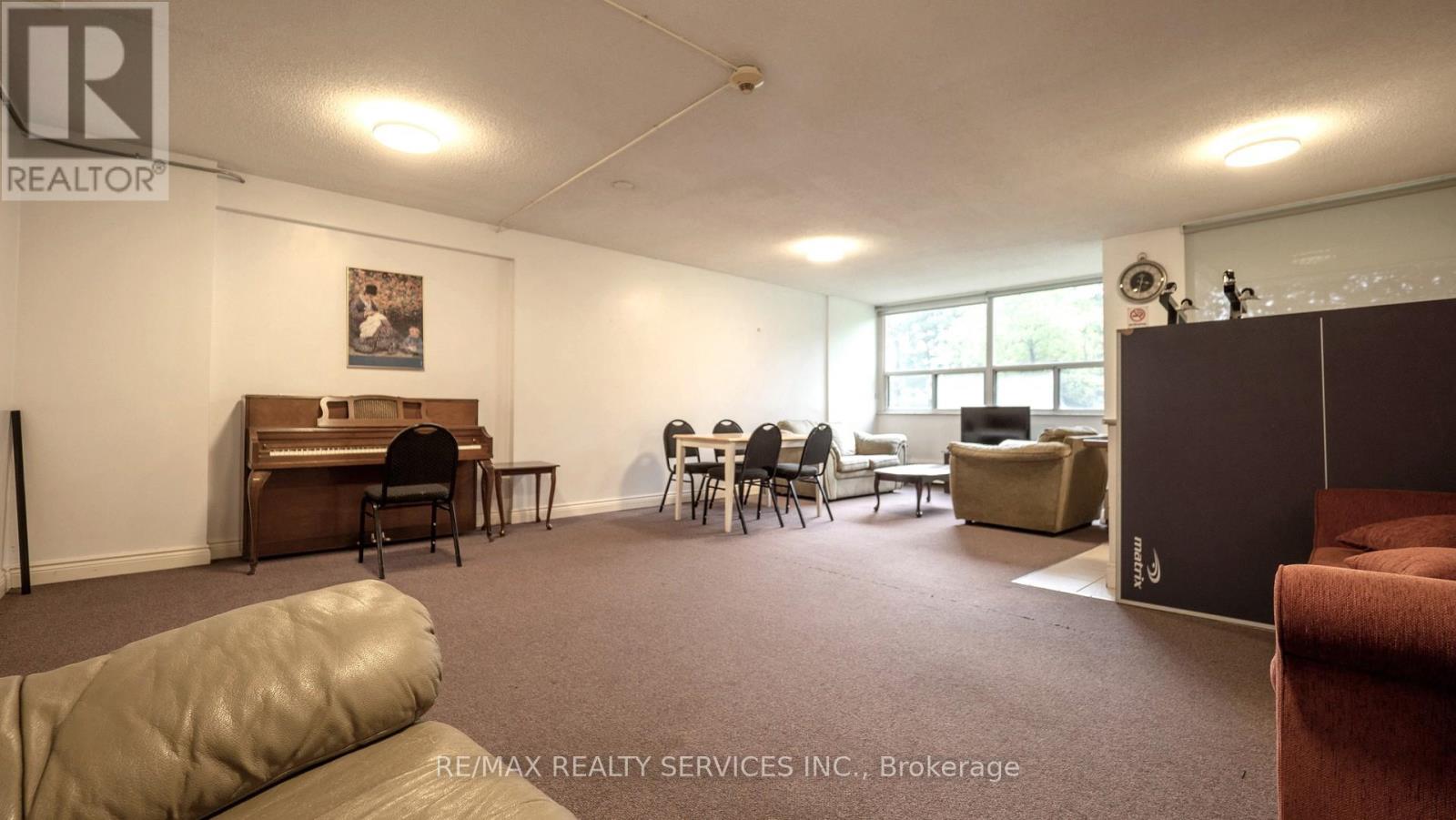 1219 - 551 THE WEST MALL