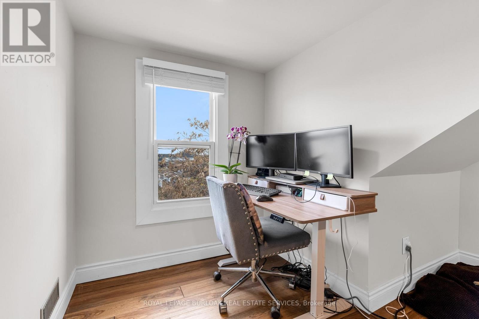 373 EMERALD STREET N