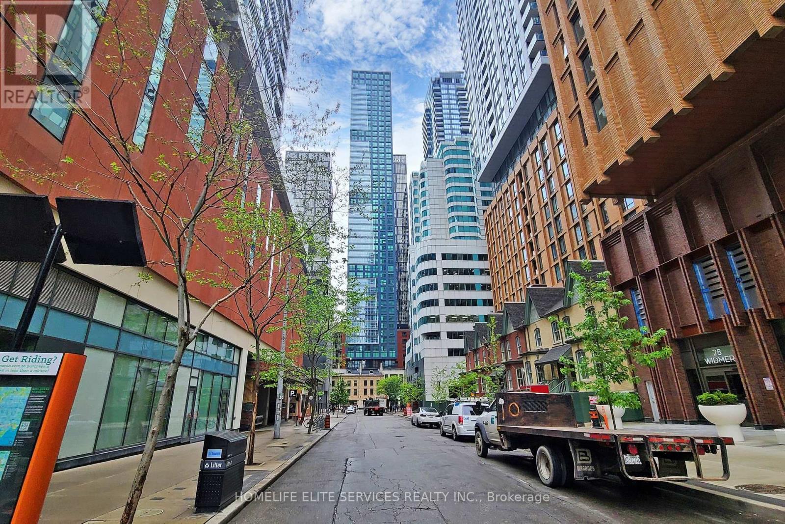 703 - 327 KING STREET W