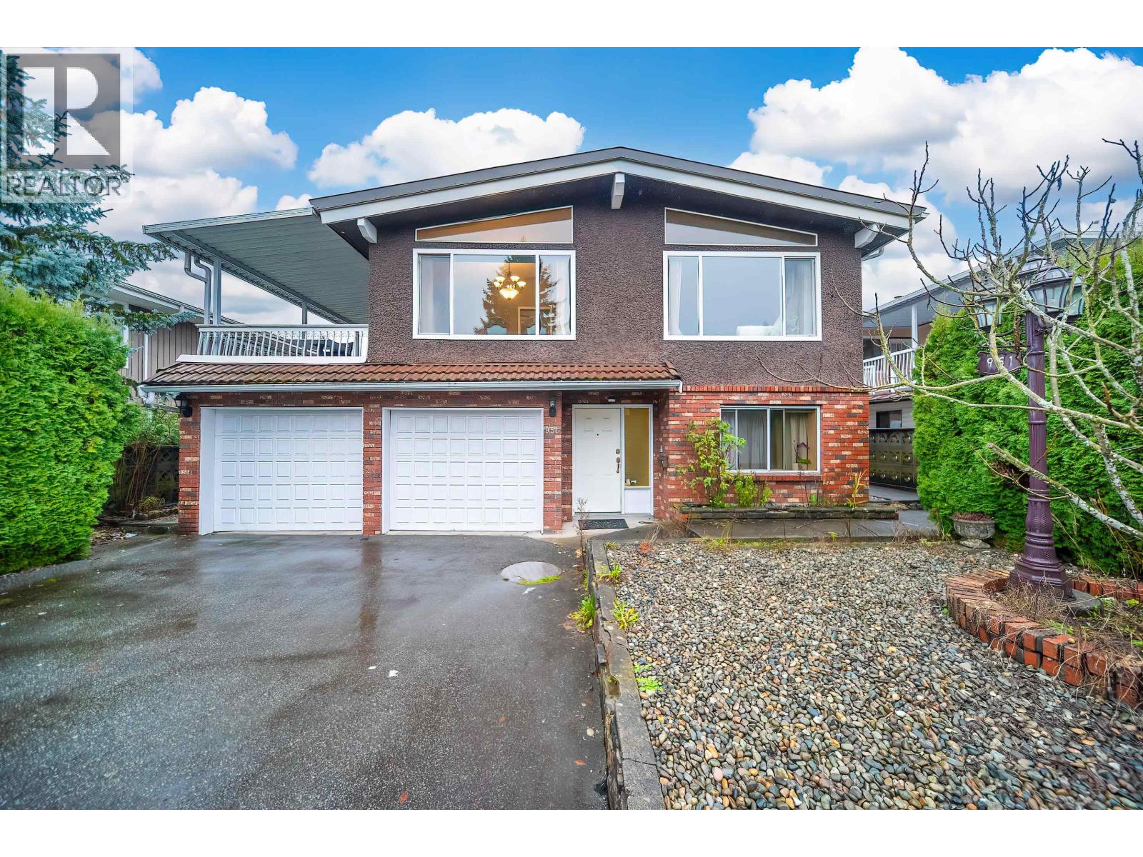 951 EVERETT CRESCENT