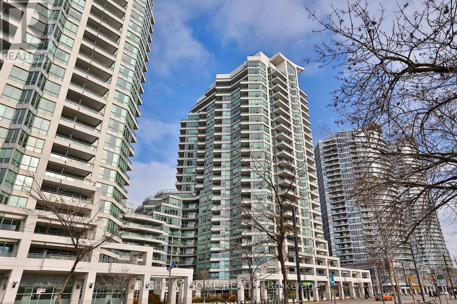 918 - 230 QUEENS QUAY W