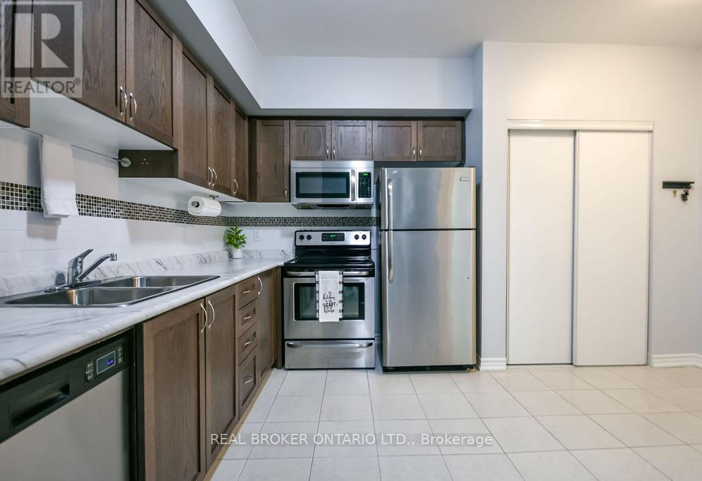 404 - 40 FERNDALE DRIVE S