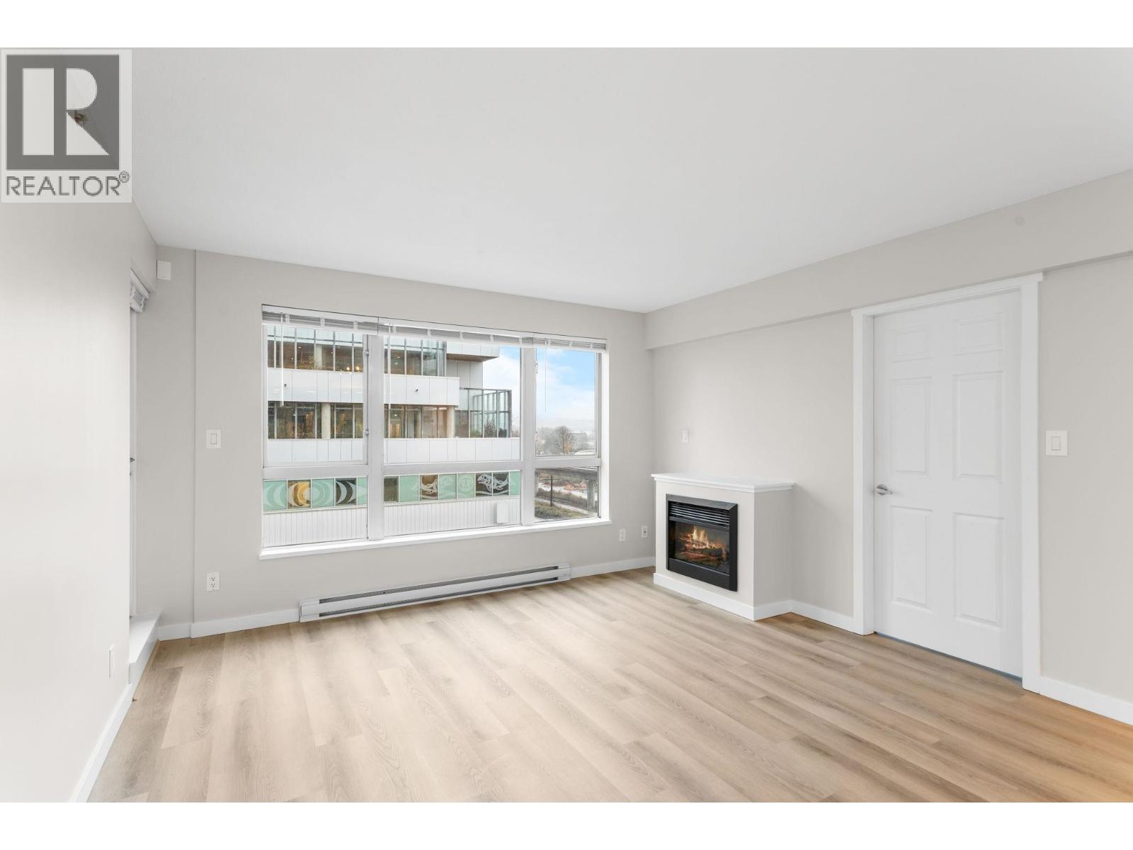 303 200 KEARY STREET