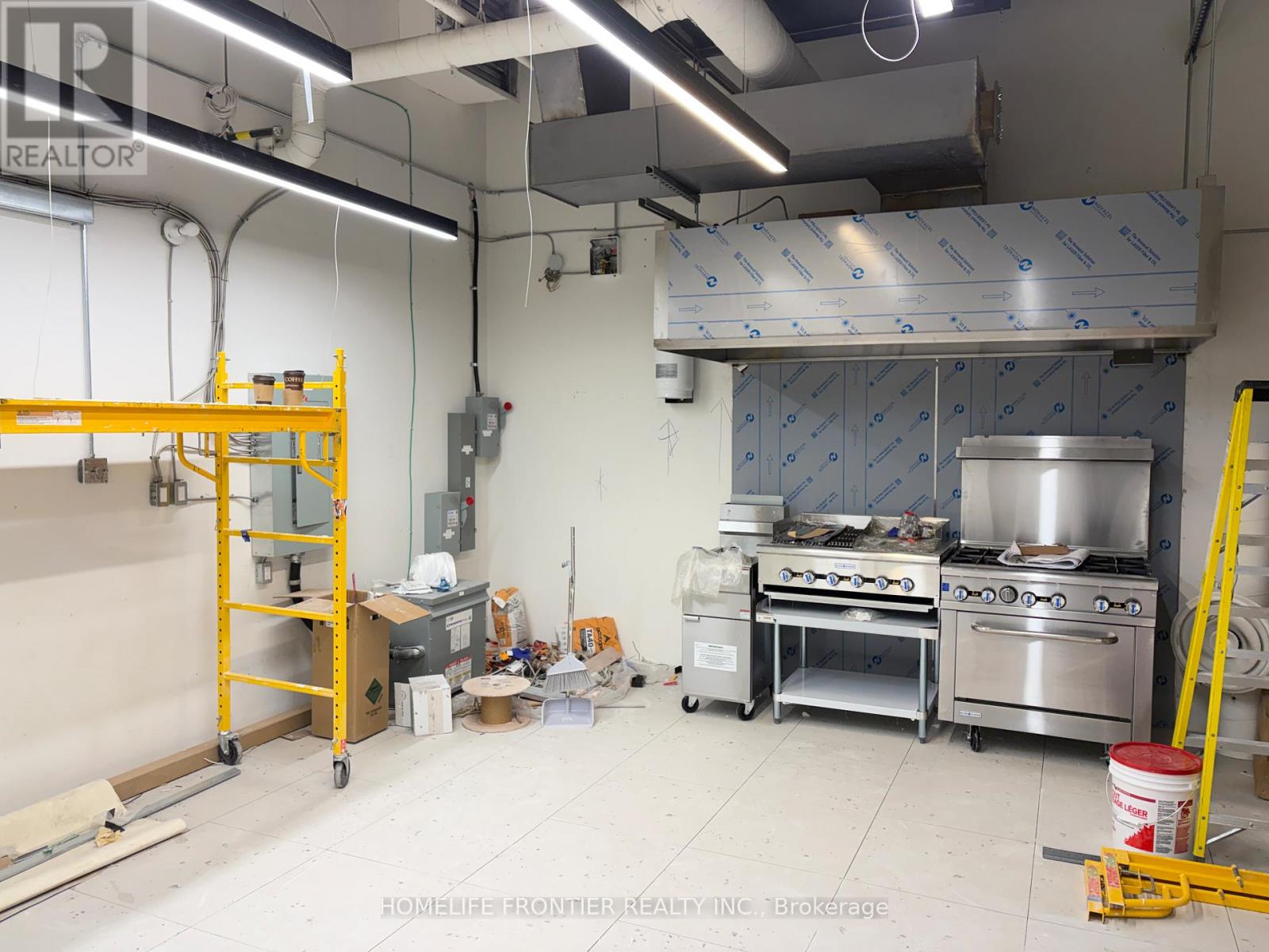 250 - 7181 YONGE STREET