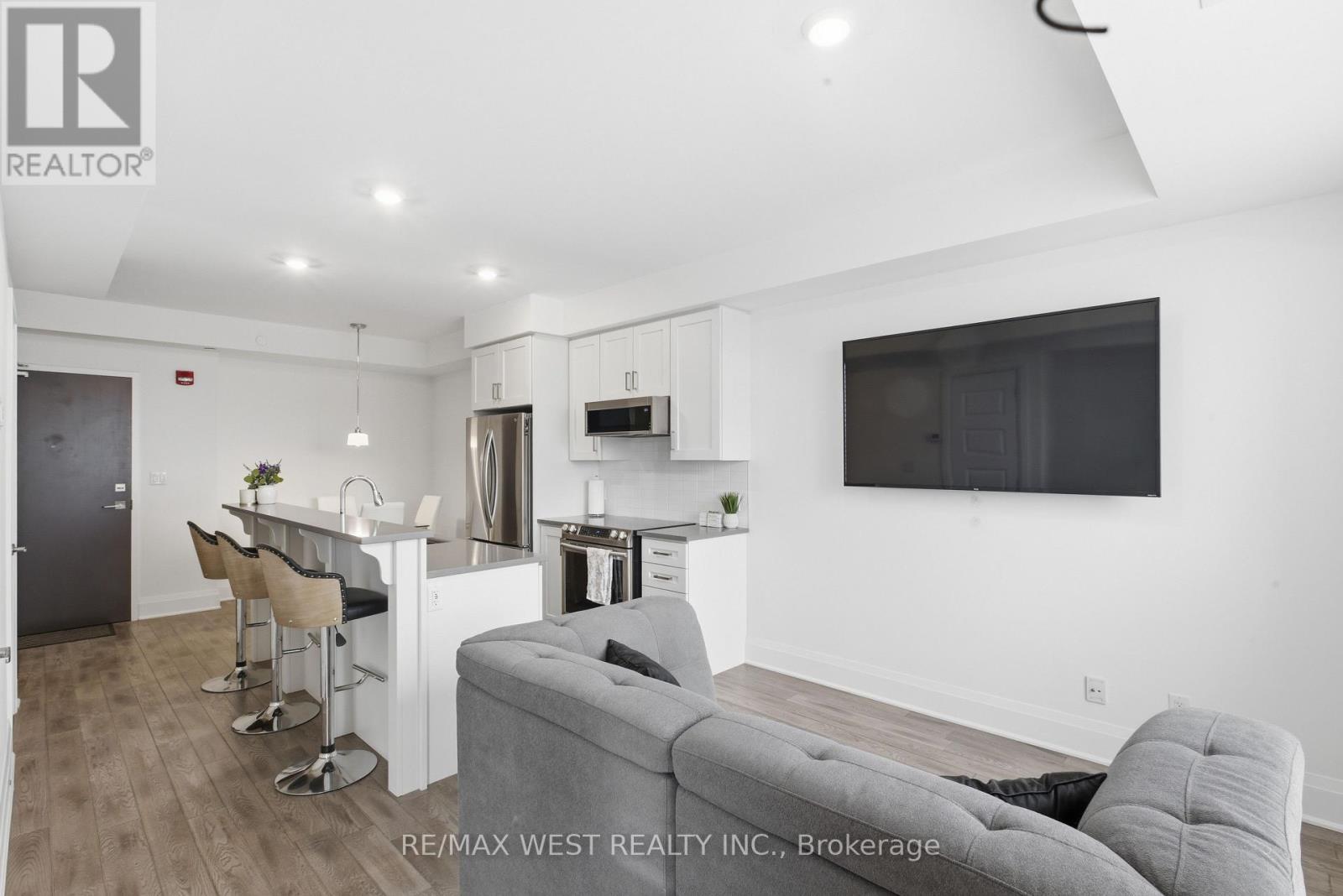 412 - 2 ADAM SELLERS STREET