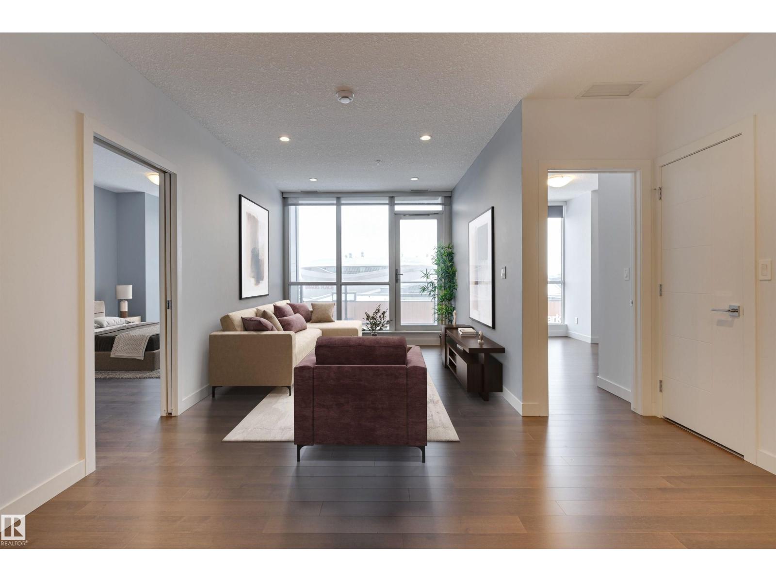 #806 10238 103 ST NW