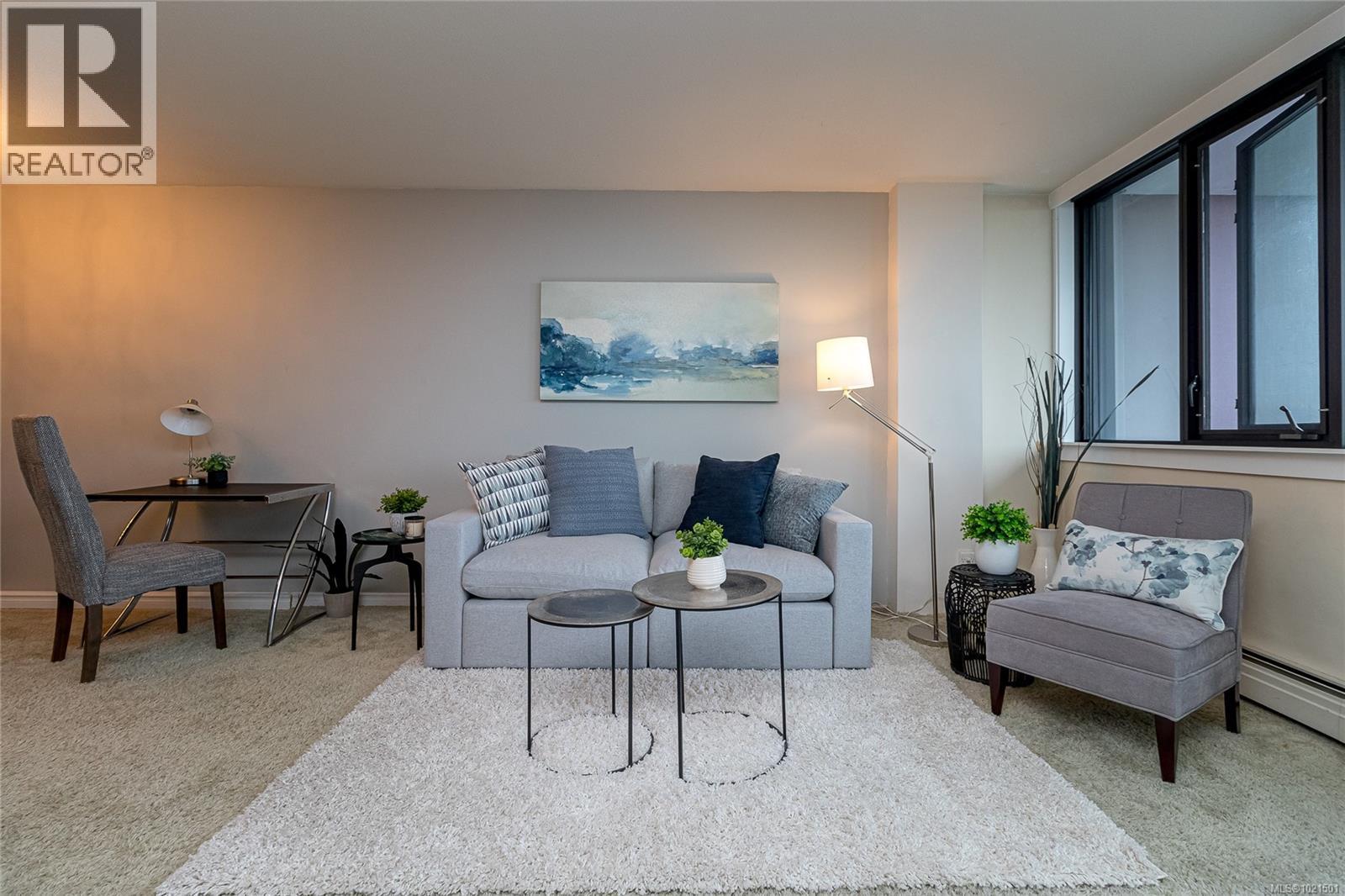 1603 647 Michigan St