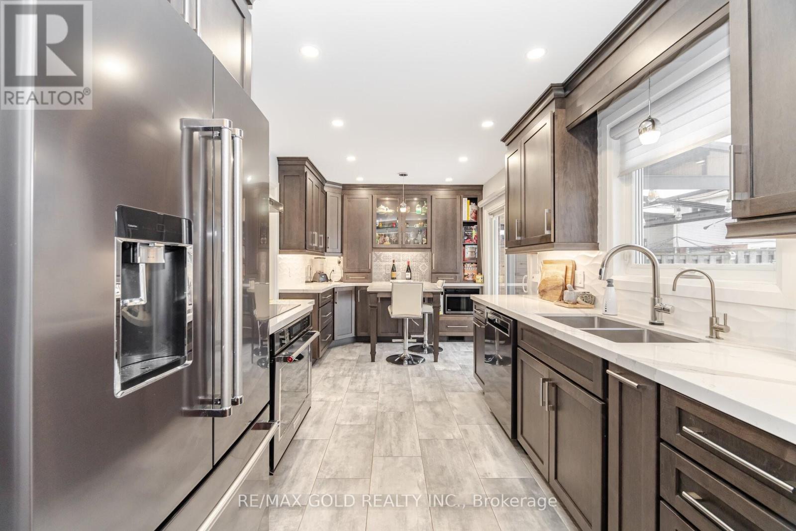 62 OLEANDER CRESCENT